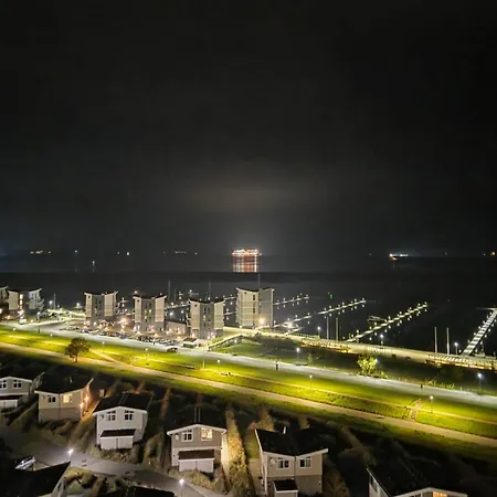 Marina Mit Balkon Und Seitlichem Foerdeblick Wendtorf