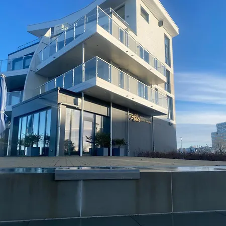 Gueni Marina Mit Balkon Und Seitlichem Foerdeblick *