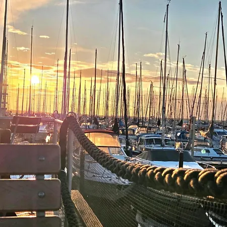 Gueni Marina Mit Balkon Und Seitlichem Foerdeblick *