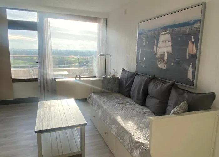 Marina Mit Balkon Und Seitlichem Foerdeblick * Wendtorf