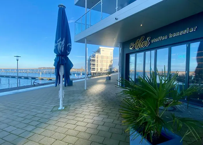 Marina Mit Balkon Und Seitlichem Foerdeblick