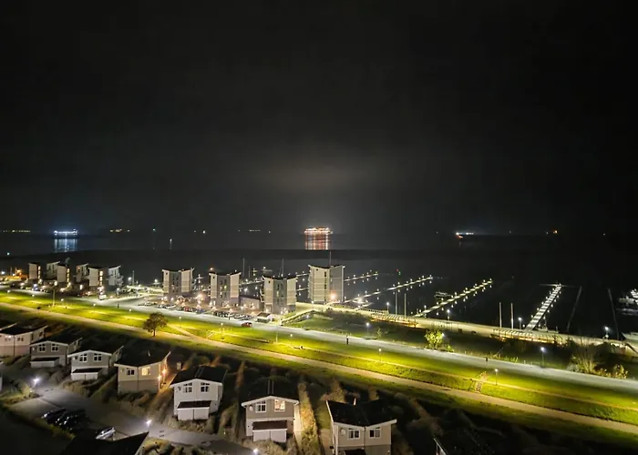 Marina Mit Balkon Und Seitlichem Foerdeblick Wendtorf