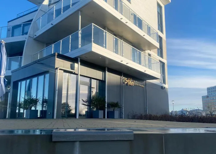 Marina Mit Balkon Und Seitlichem Foerdeblick *