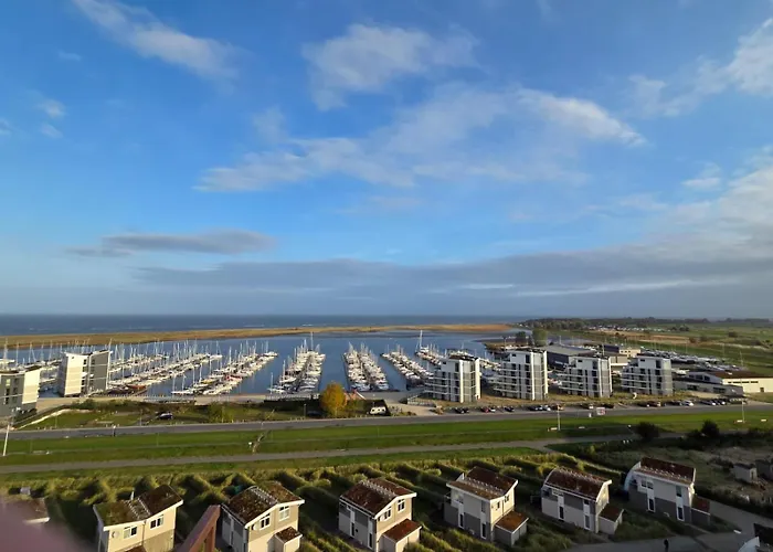 Marina Mit Balkon Und Seitlichem Foerdeblick Wendtorf
